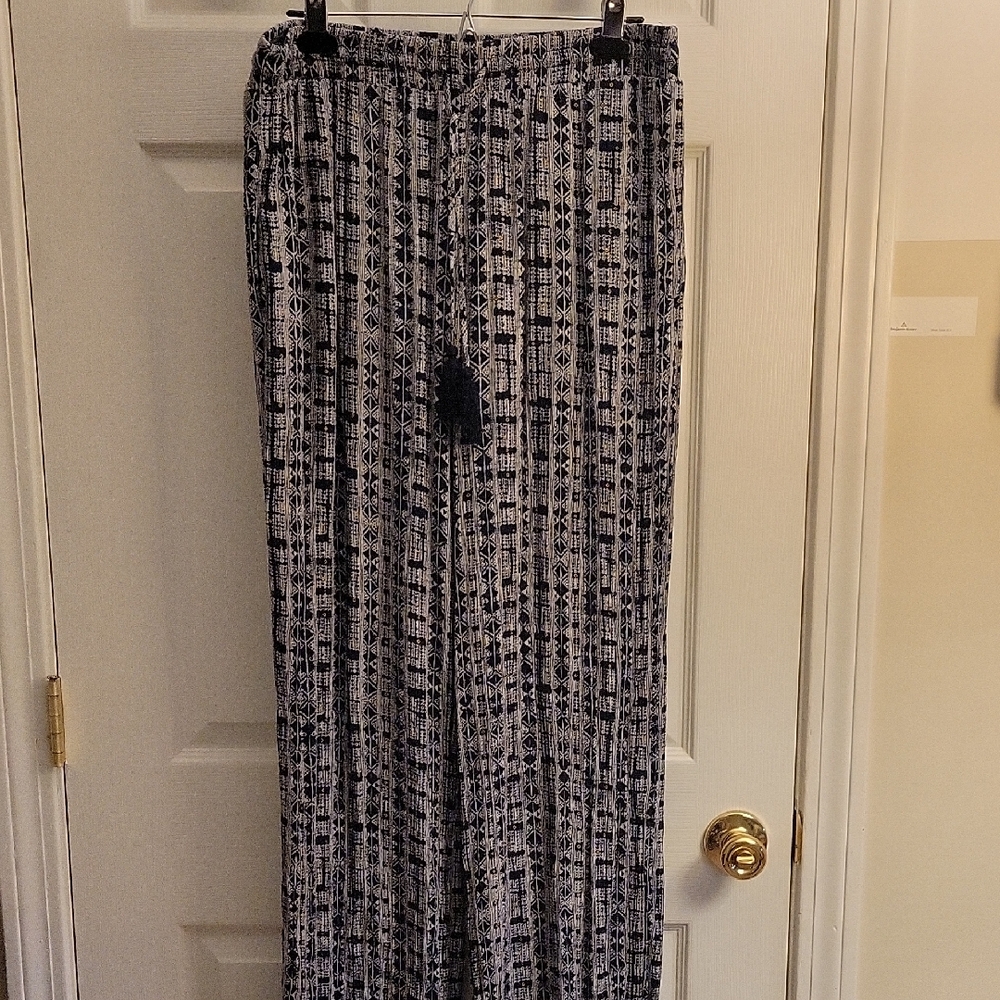 Knox Rose Navy and White Geometric Pants